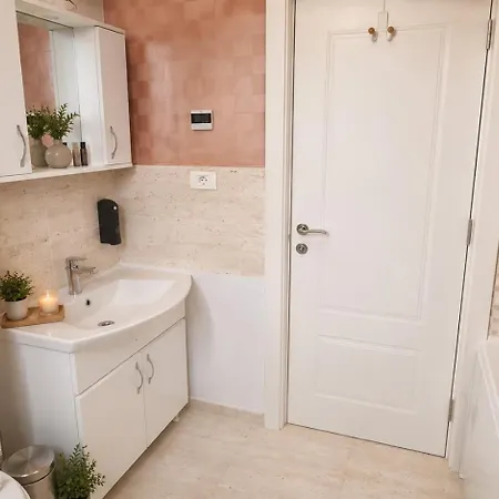 Jafar 1 - Modern 1br With Balcony Apartman